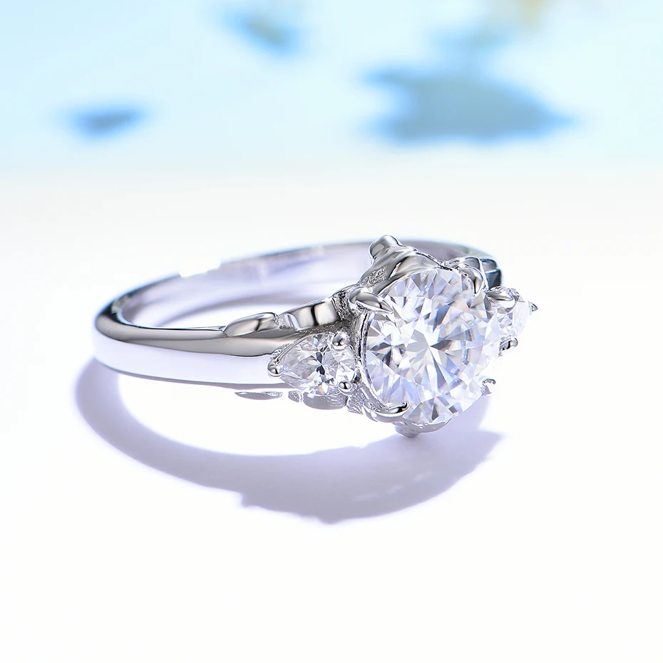 7.5MM Round D VVS1 Lion Solita - Moissanite Ring recension och pris