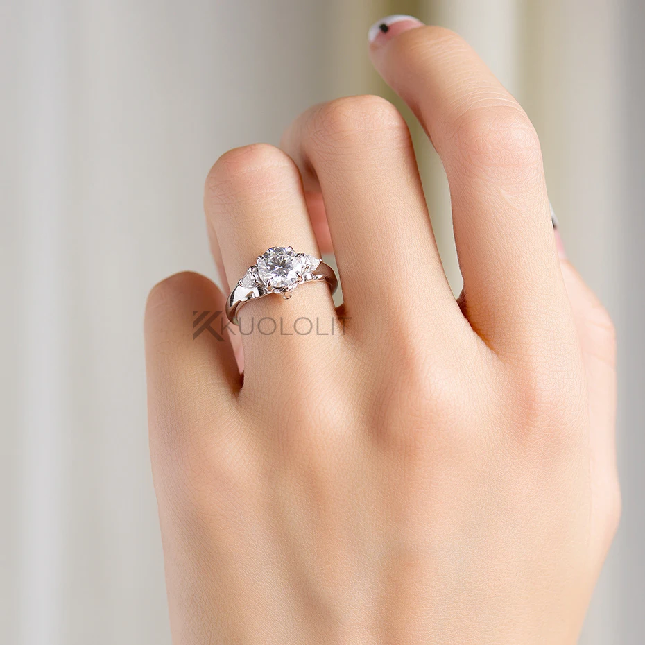7.5MM Round D VVS1 Lion Solita - Moissanite Ring recension och pris